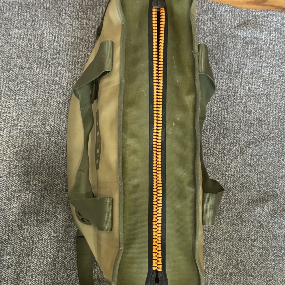 YETI Tan & Olive Ranger cooler Bag - Durable Men's Carryall - Picture 4 of 13